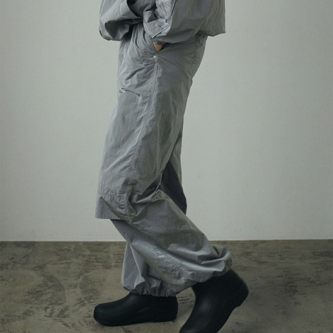 anuke [アンヌーク] ナイロンテックパンツ [62420706] I/BLU