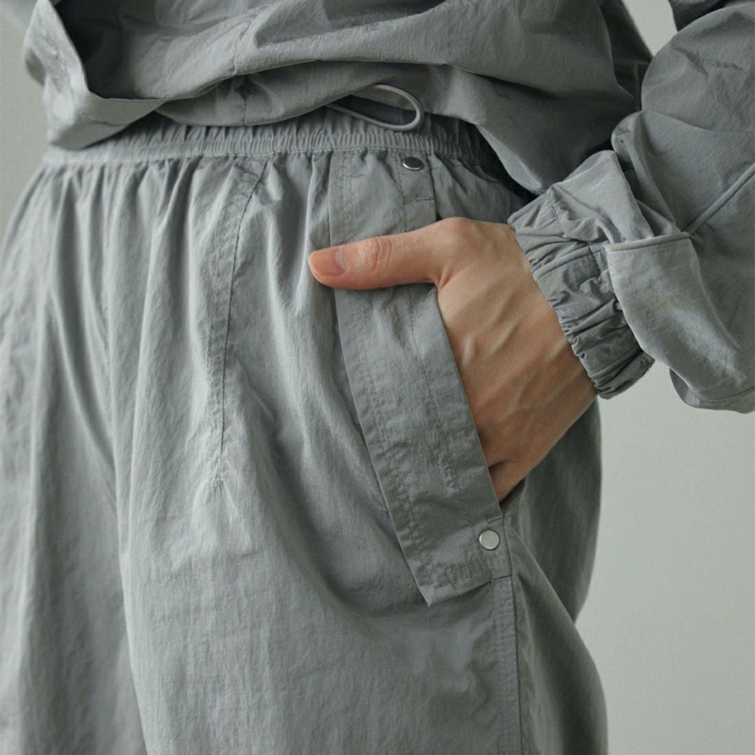 anuke [アンヌーク] ナイロンテックパンツ [62420706] I/BLU