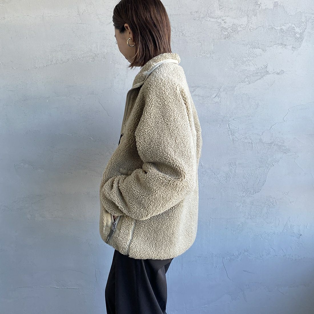 Gymphlex [ジムフレックス] コージーライトボアブルゾン [GY-A0249BOL] KHK BEIGE &&モデル身長：163cm 着用サイズ：14&&