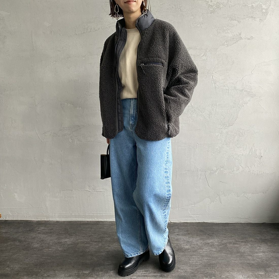 Gymphlex [ジムフレックス] コージーライトボアブルゾン [GY-A0249BOL] COAL GREY &&モデル身長：163cm 着用サイズ：14&&