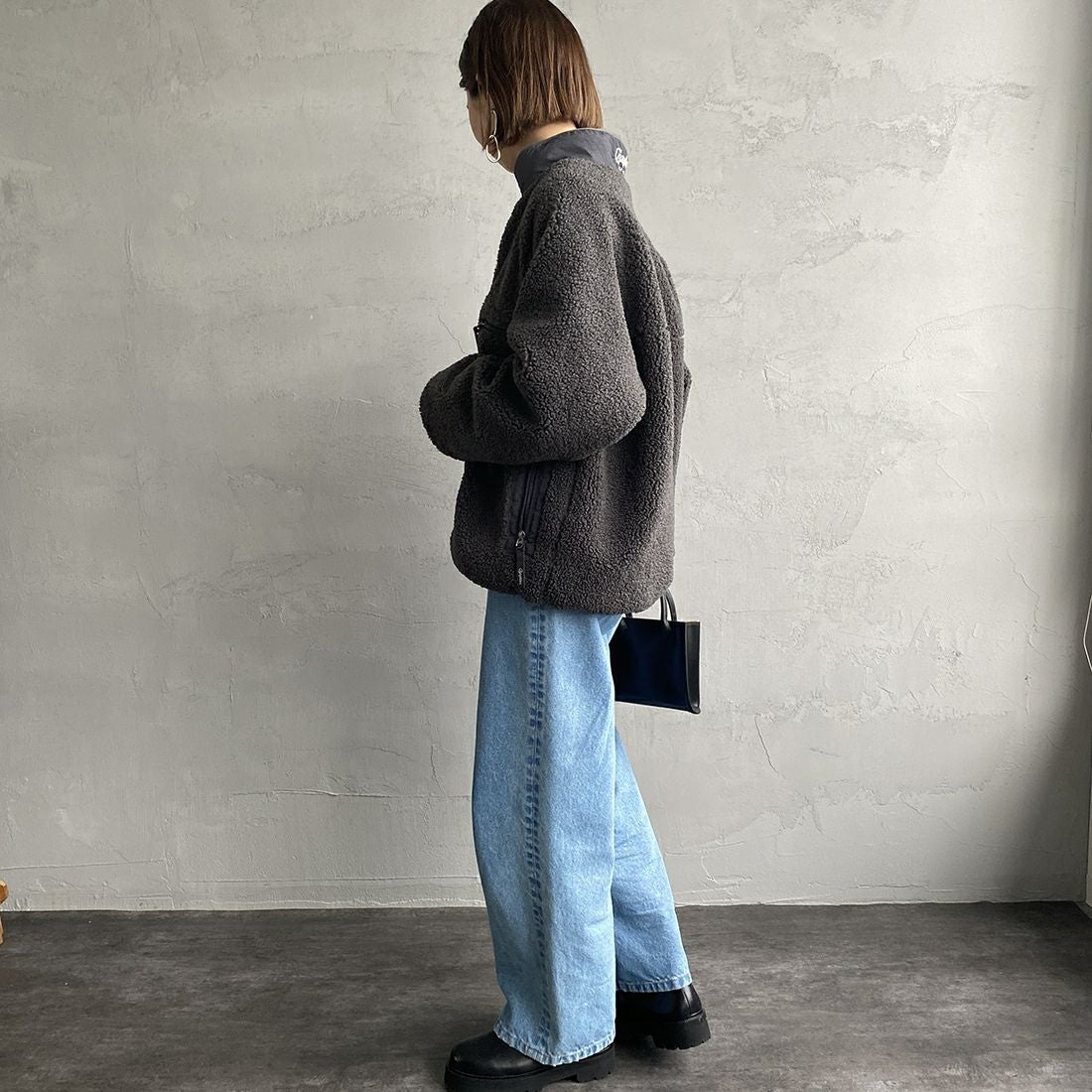 Gymphlex [ジムフレックス] コージーライトボアブルゾン [GY-A0249BOL] COAL GREY &&モデル身長：163cm 着用サイズ：14&&