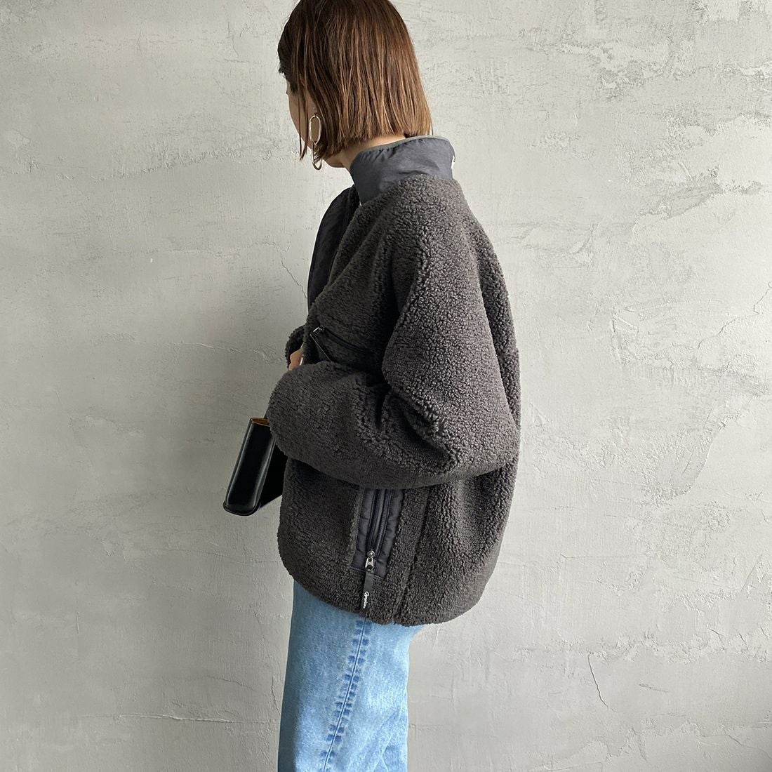 Gymphlex [ジムフレックス] コージーライトボアブルゾン [GY-A0249BOL] COAL GREY &&モデル身長：163cm 着用サイズ：14&&