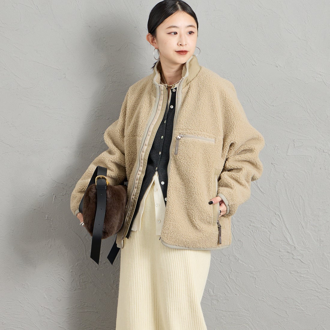 Gymphlex [ジムフレックス] コージーライトボアブルゾン [GY-A0249BOL] KHK BEIGE &&モデル身長：150cm 着用サイズ：14&&