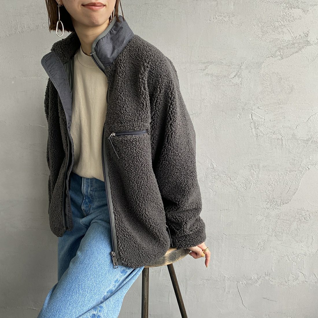 Gymphlex [ジムフレックス] コージーライトボアブルゾン [GY-A0249BOL] COAL GREY &&モデル身長：163cm 着用サイズ：14&&