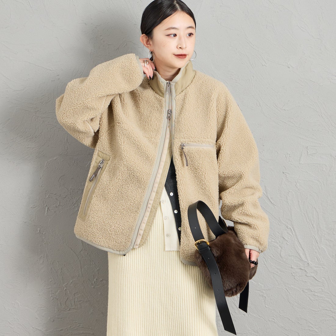 Gymphlex [ジムフレックス] コージーライトボアブルゾン [GY-A0249BOL] KHK BEIGE &&モデル身長：150cm 着用サイズ：14&&