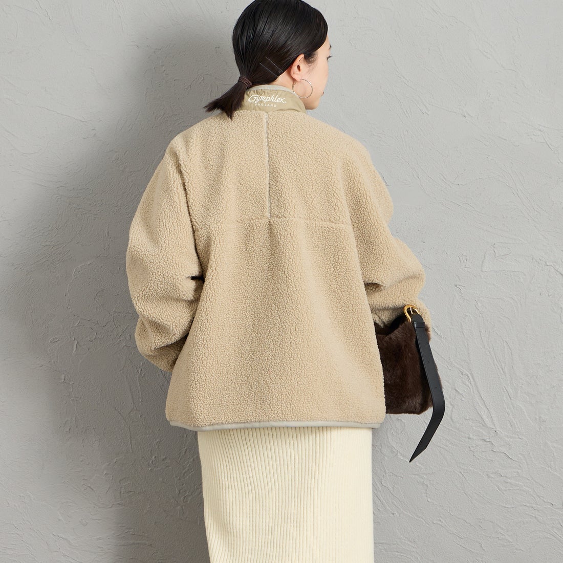 Gymphlex [ジムフレックス] コージーライトボアブルゾン [GY-A0249BOL] KHK BEIGE &&モデル身長：150cm 着用サイズ：14&&