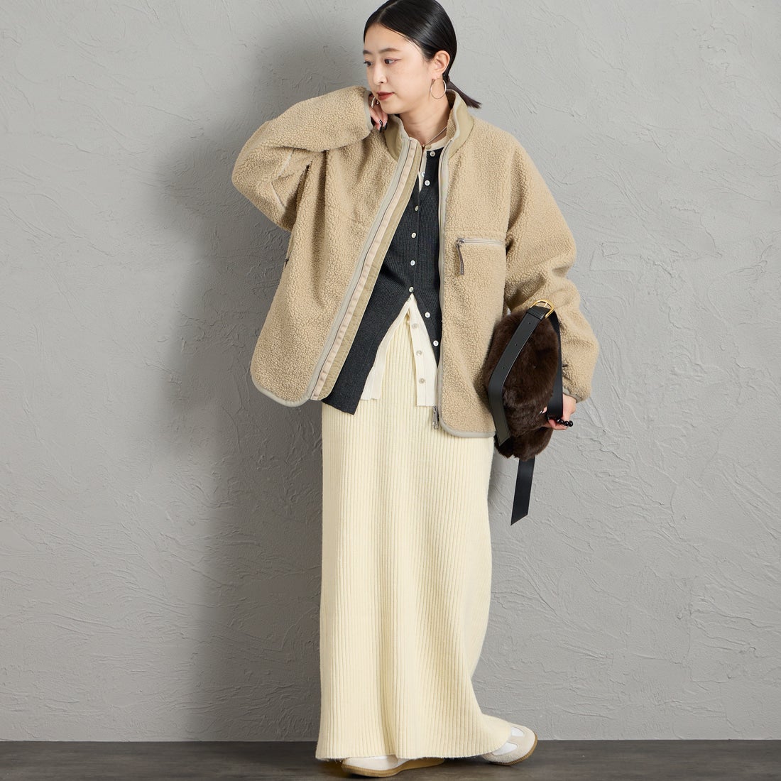 Gymphlex [ジムフレックス] コージーライトボアブルゾン [GY-A0249BOL] KHK BEIGE &&モデル身長：150cm 着用サイズ：14&&