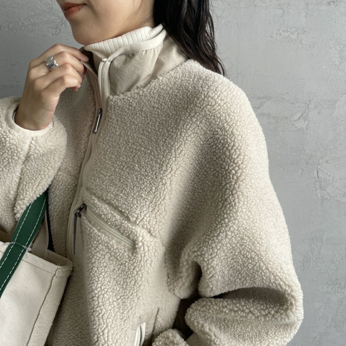 Gymphlex [ジムフレックス] コージーライトボアブルゾン [GY-A0249BOL] OYSTER WHT &&モデル身長：160cm 着用サイズ：14&&