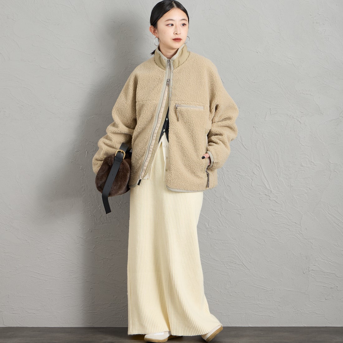 Gymphlex [ジムフレックス] コージーライトボアブルゾン [GY-A0249BOL] KHK BEIGE &&モデル身長：150cm 着用サイズ：14&&