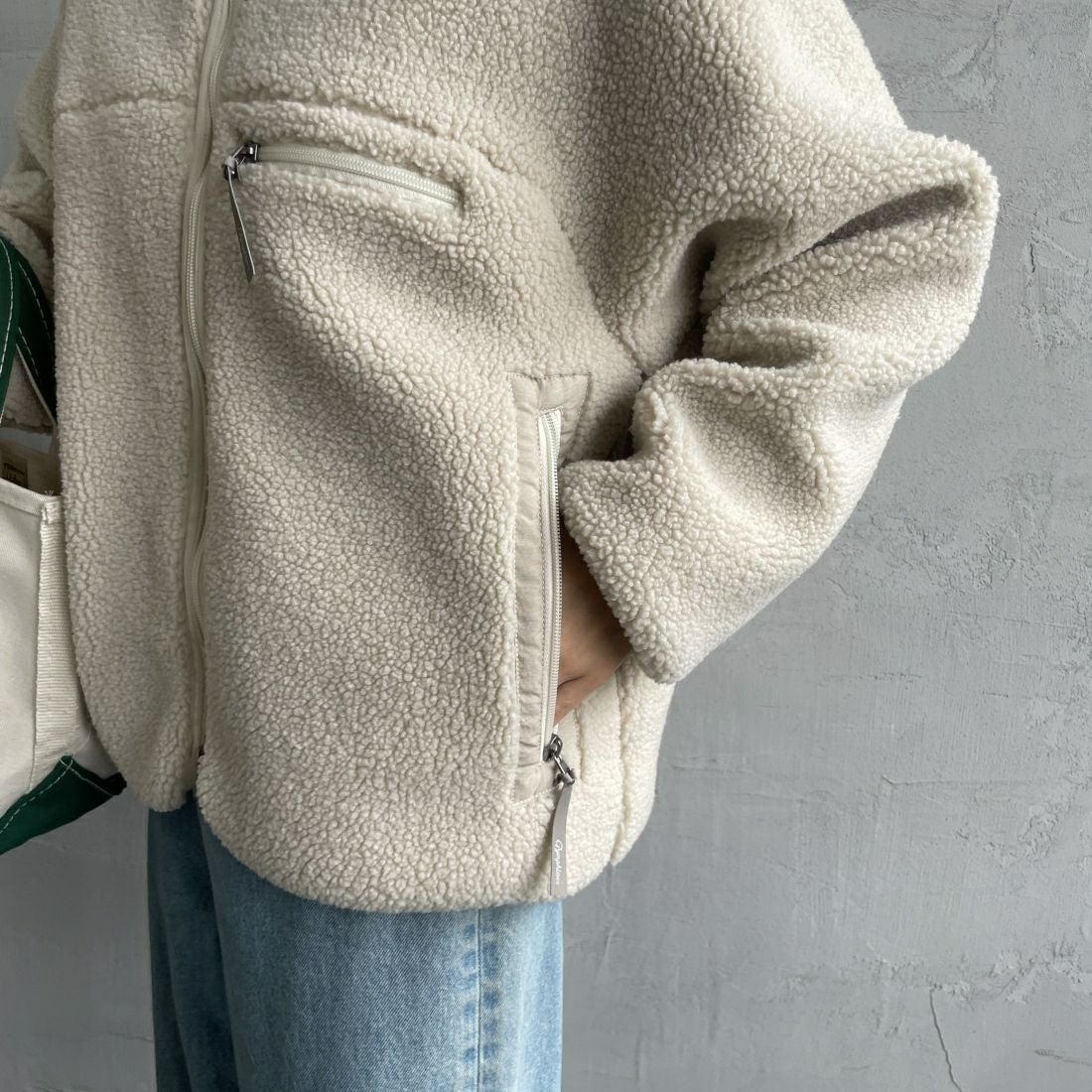 Gymphlex [ジムフレックス] コージーライトボアブルゾン [GY-A0249BOL] OYSTER WHT &&モデル身長：160cm 着用サイズ：14&&