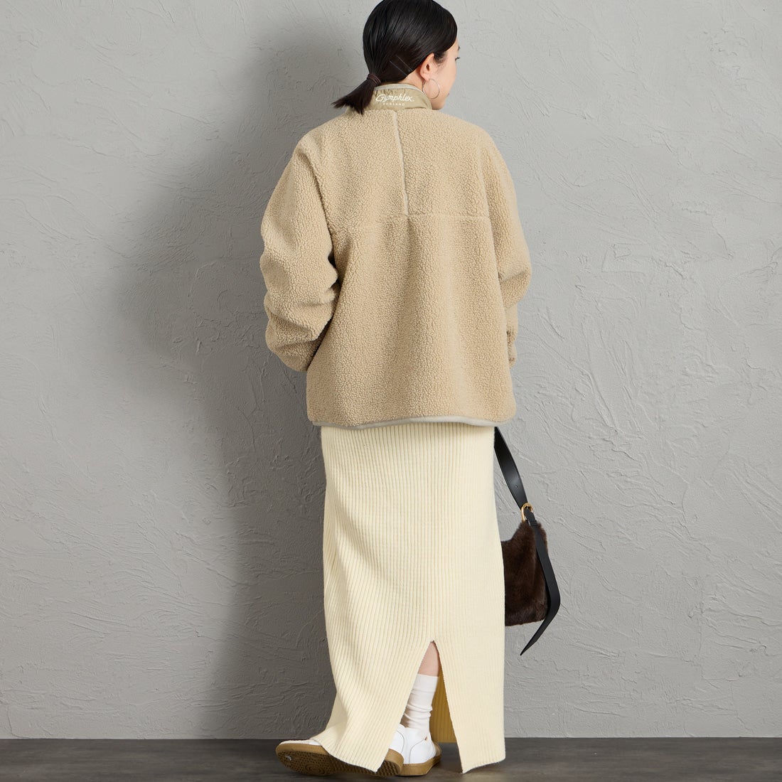 Gymphlex [ジムフレックス] コージーライトボアブルゾン [GY-A0249BOL] KHK BEIGE &&モデル身長：150cm 着用サイズ：14&&