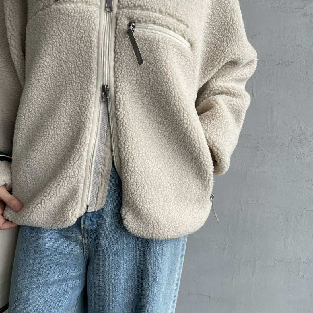 Gymphlex [ジムフレックス] コージーライトボアブルゾン [GY-A0249BOL] OYSTER WHT &&モデル身長：160cm 着用サイズ：14&&