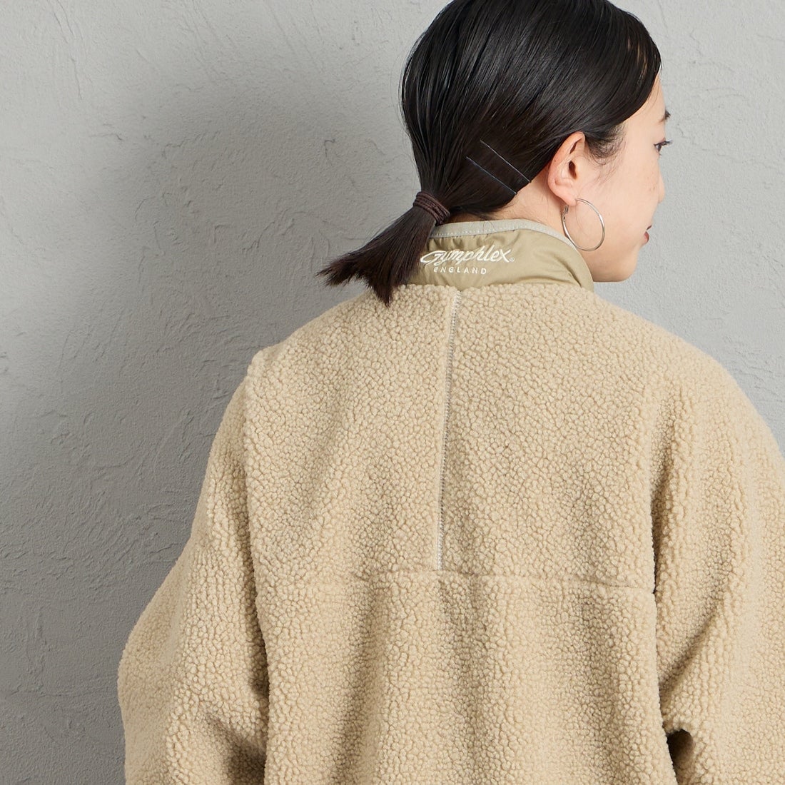 Gymphlex [ジムフレックス] コージーライトボアブルゾン [GY-A0249BOL] KHK BEIGE &&モデル身長：150cm 着用サイズ：14&&