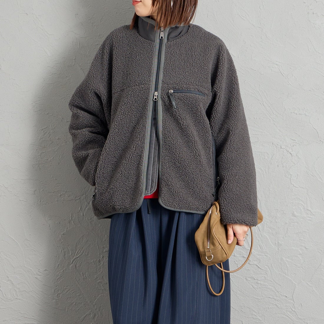 Gymphlex [ジムフレックス] コージーライトボアブルゾン [GY-A0249BOL] COAL GREY &&モデル身長：159cm 着用サイズ：14&&