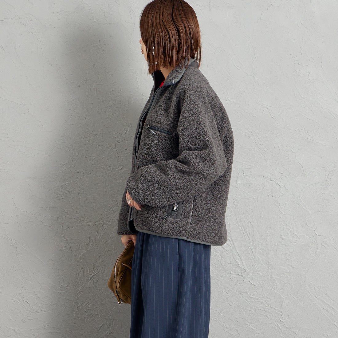 Gymphlex [ジムフレックス] コージーライトボアブルゾン [GY-A0249BOL] COAL GREY &&モデル身長：159cm 着用サイズ：14&&