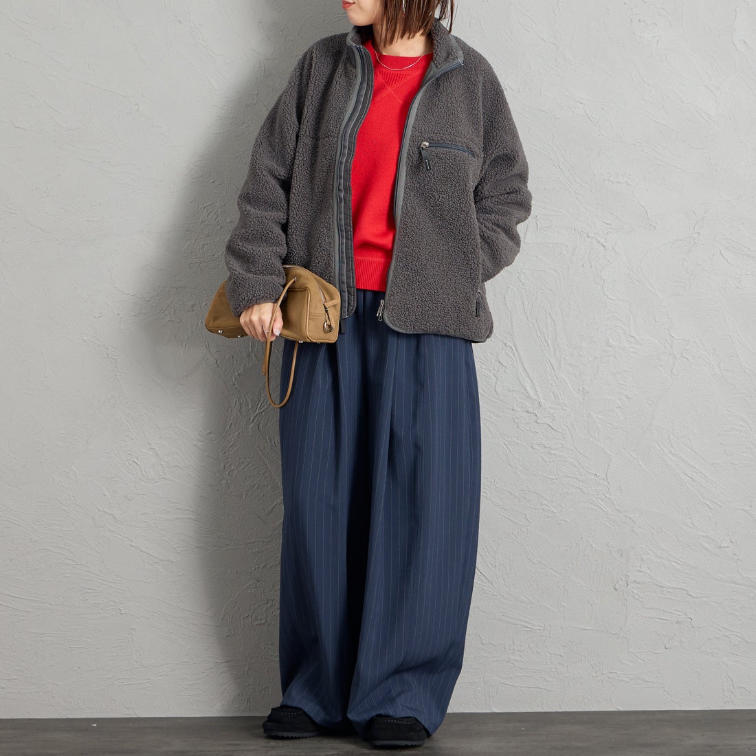 Gymphlex [ジムフレックス] コージーライトボアブルゾン [GY-A0249BOL] COAL GREY &&モデル身長：159cm 着用サイズ：14&&