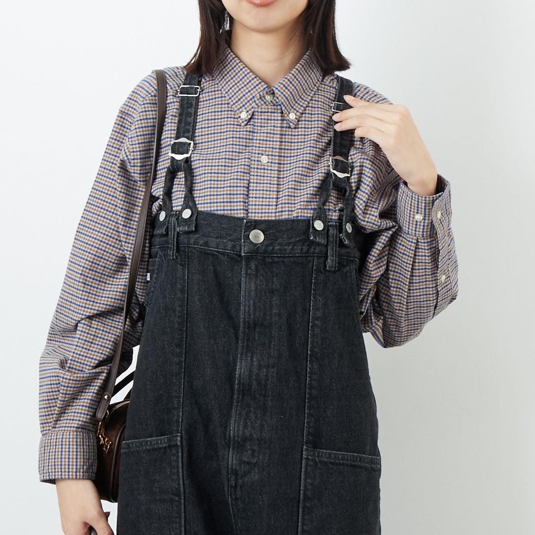 SOMETHING [サムシング] ダブルニーサロペット [SA1901] 83 BLACK &&モデル身長：162cm 着用サイズ：F&&