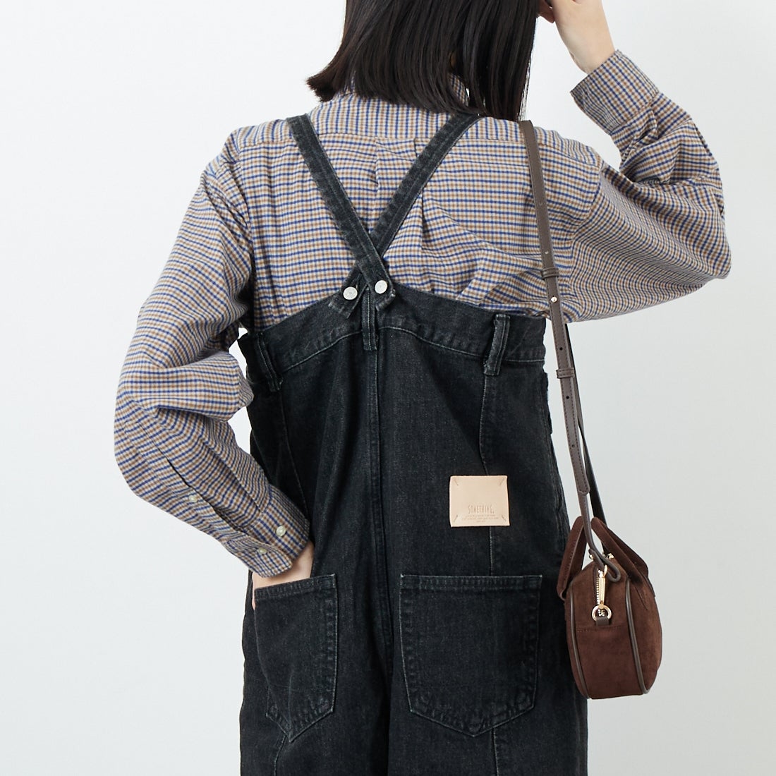 SOMETHING [サムシング] ダブルニーサロペット [SA1901] 83 BLACK &&モデル身長：162cm 着用サイズ：F&&