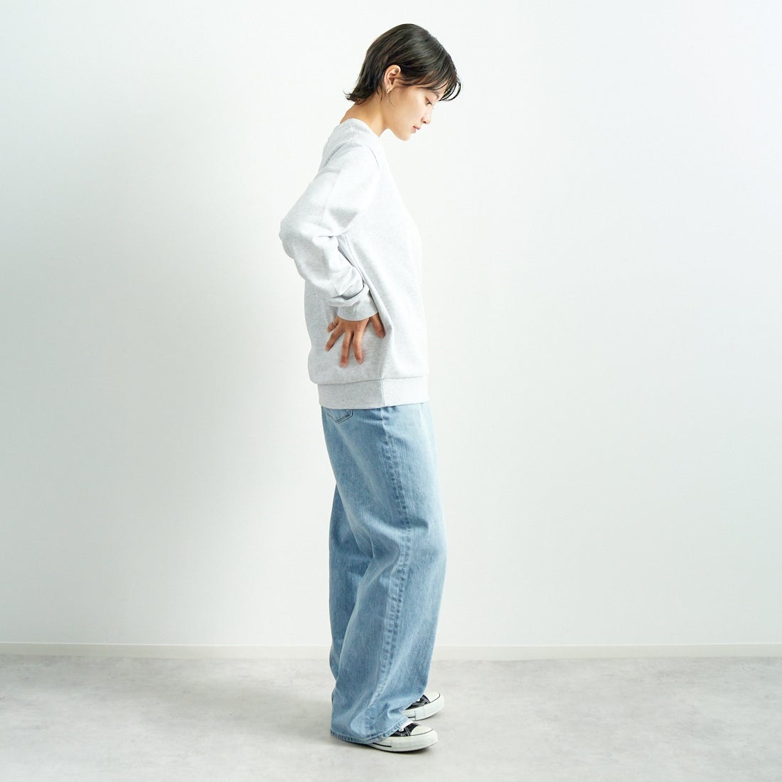 A.P.C. [アー・ペー・セー] ロゴ刺繍スウェット [RUE-MADAME] 92 GRIS CH &&モデル身長：160cm 着用サイズ：S&&