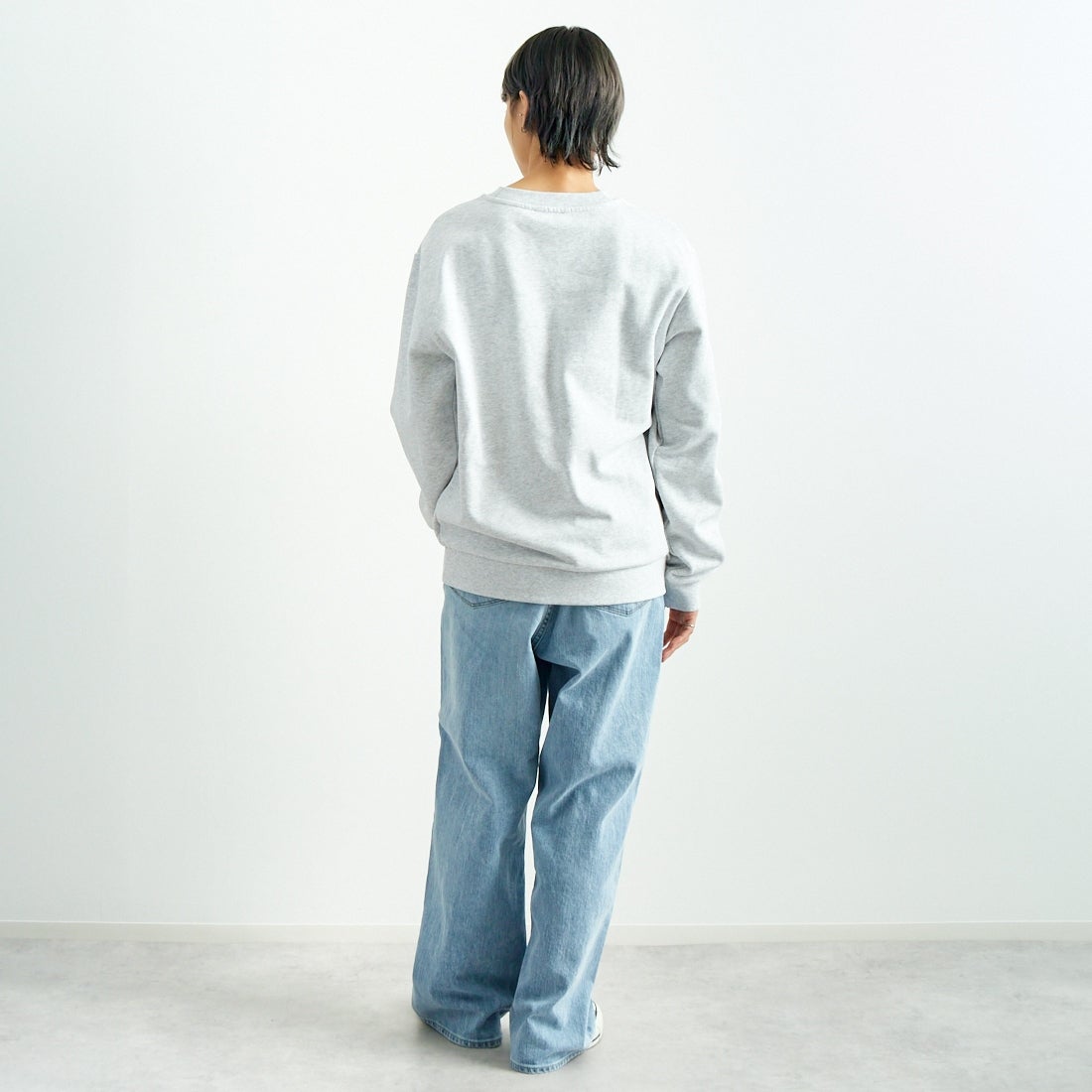 A.P.C. [アー・ペー・セー] ロゴ刺繍スウェット [RUE-MADAME] 92 GRIS CH &&モデル身長：160cm 着用サイズ：S&&