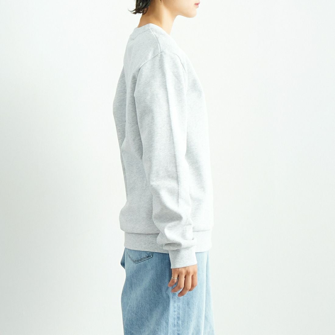 A.P.C. [アー・ペー・セー] ロゴ刺繍スウェット [RUE-MADAME] 92 GRIS CH &&モデル身長：160cm 着用サイズ：S&&
