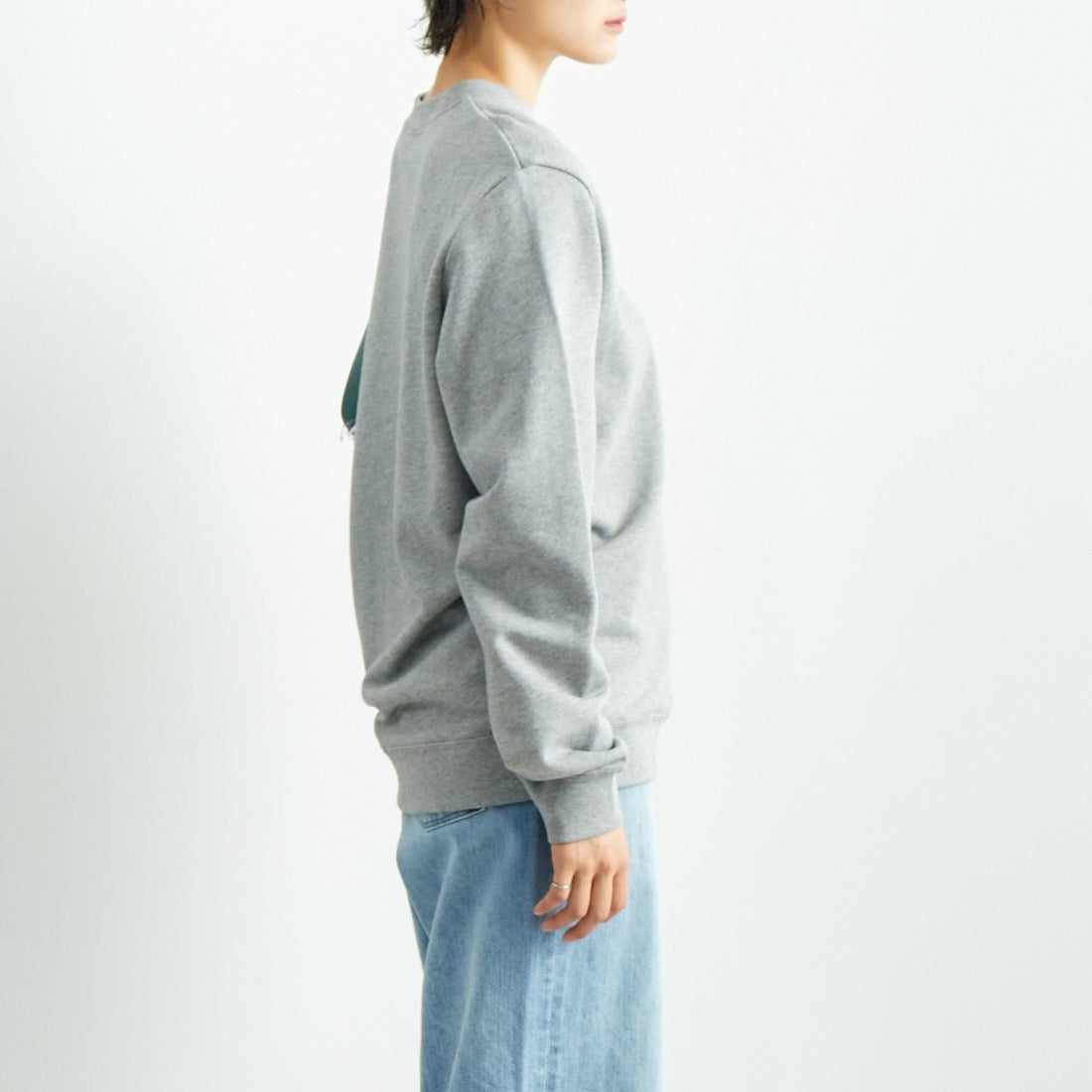A.P.C. [アー・ペー・セー] ロゴ刺繍スウェット [APC-BRODE] 93 GRIS CH &&モデル身長：160cm 着用サイズ：S&&
