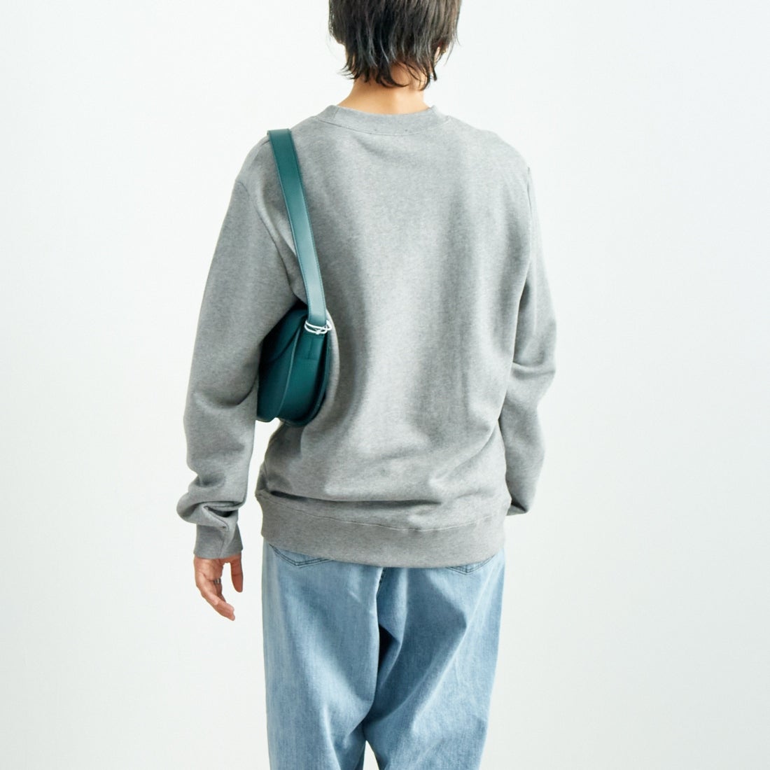 A.P.C. [アー・ペー・セー] ロゴ刺繍スウェット [APC-BRODE] 93 GRIS CH &&モデル身長：160cm 着用サイズ：S&&
