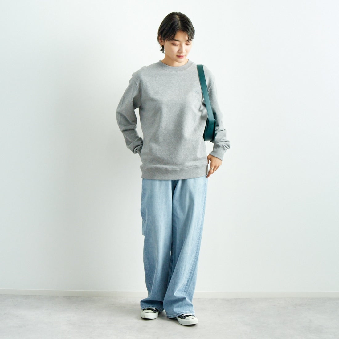 A.P.C. [アー・ペー・セー] ロゴ刺繍スウェット [APC-BRODE] 93 GRIS CH &&モデル身長：160cm 着用サイズ：S&&
