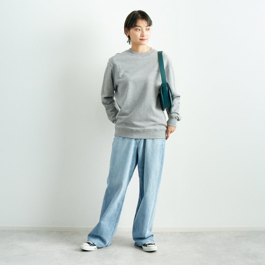 A.P.C. [アー・ペー・セー] ロゴ刺繍スウェット [APC-BRODE] 93 GRIS CH &&モデル身長：160cm 着用サイズ：S&&