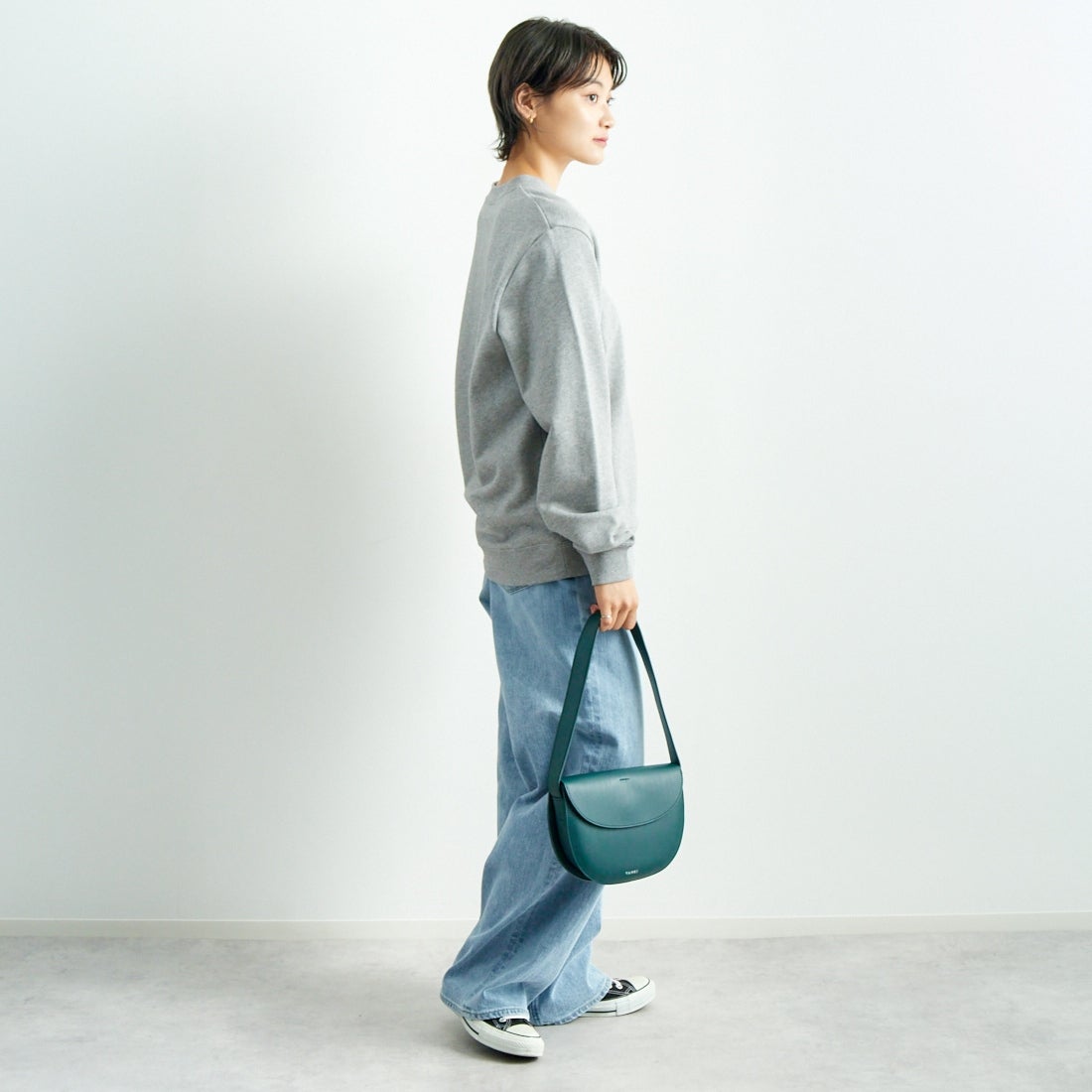 A.P.C. [アー・ペー・セー] ロゴ刺繍スウェット [APC-BRODE] 93 GRIS CH &&モデル身長：160cm 着用サイズ：S&&