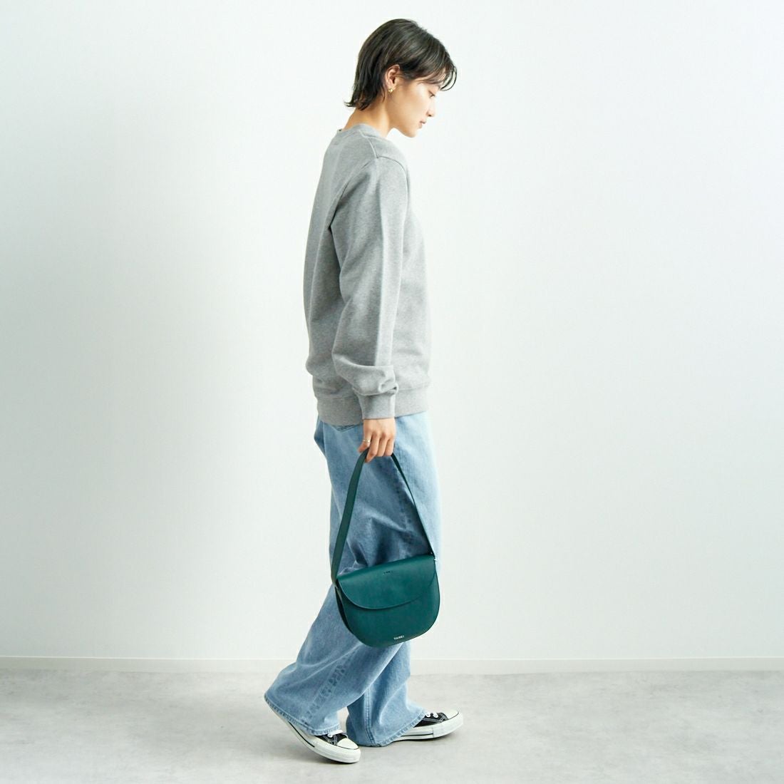 A.P.C. [アー・ペー・セー] ロゴ刺繍スウェット [APC-BRODE] 93 GRIS CH &&モデル身長：160cm 着用サイズ：S&&