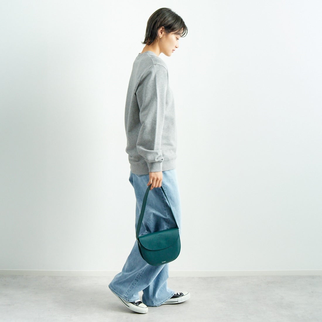 A.P.C. [アー・ペー・セー] ロゴ刺繍スウェット [APC-BRODE] 93 GRIS CH &&モデル身長：160cm 着用サイズ：S&&