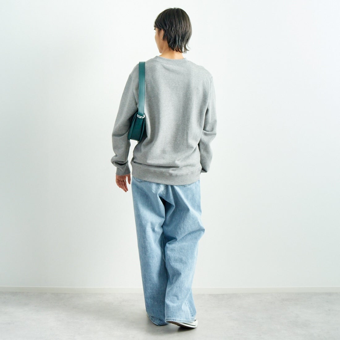 A.P.C. [アー・ペー・セー] ロゴ刺繍スウェット [APC-BRODE] 93 GRIS CH &&モデル身長：160cm 着用サイズ：S&&