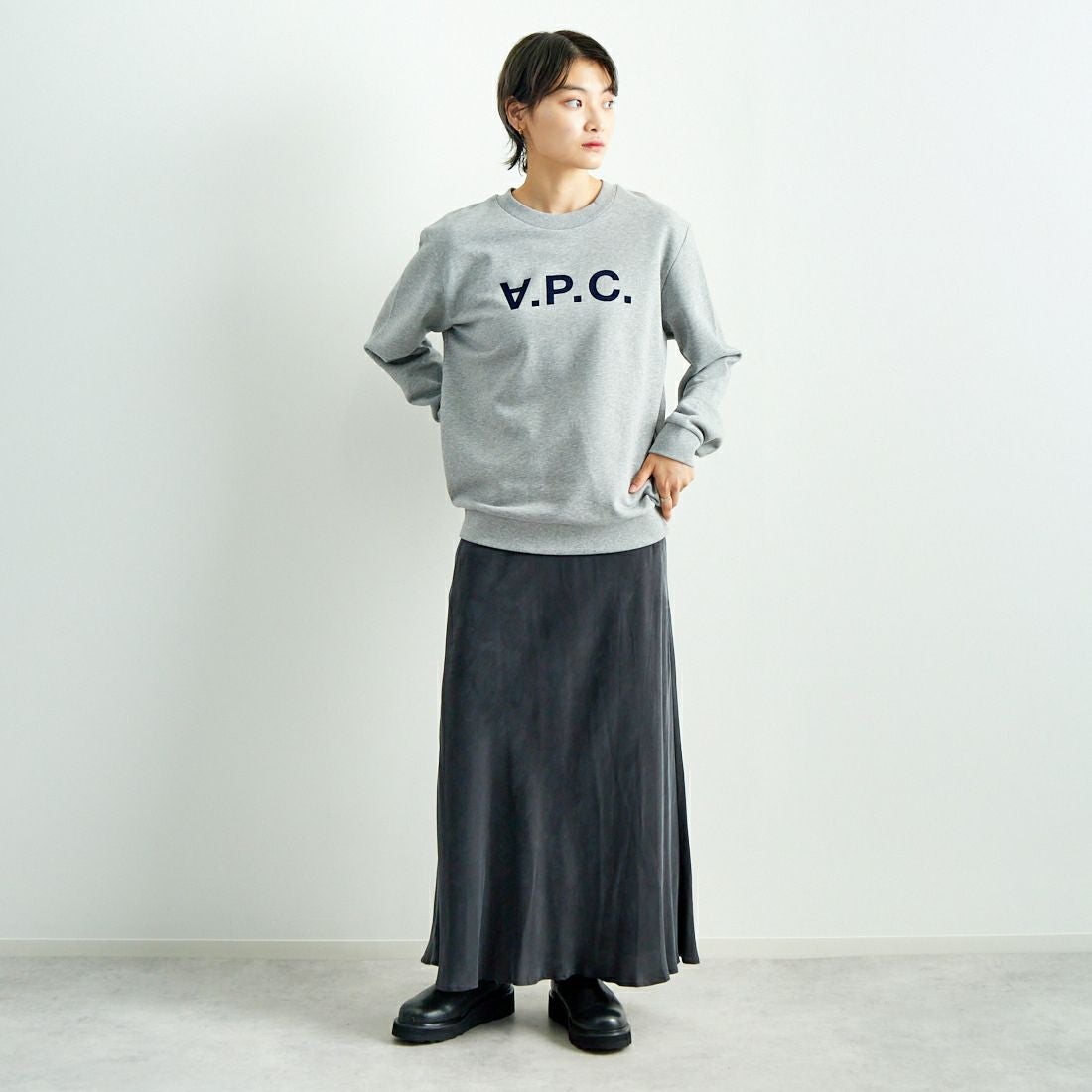 A.P.C. [アー・ペー・セー] VPC ロゴスウェット [GRAND-VPC] 92 GRIS CH &&モデル身長：160cm 着用サイズ：S&&
