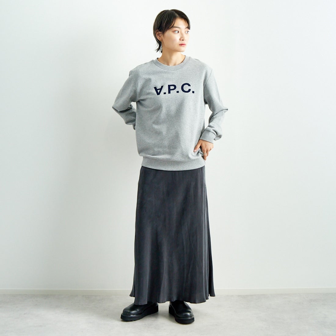 A.P.C. [アー・ペー・セー] VPC ロゴスウェット [GRAND-VPC] 92 GRIS CH &&モデル身長：160cm 着用サイズ：S&&