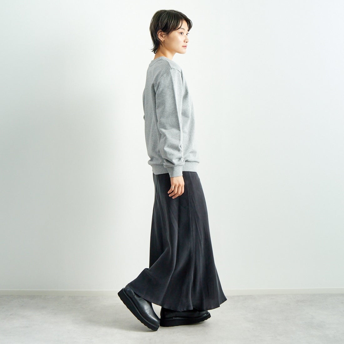 A.P.C. [アー・ペー・セー] VPC ロゴスウェット [GRAND-VPC] 92 GRIS CH &&モデル身長：160cm 着用サイズ：S&&