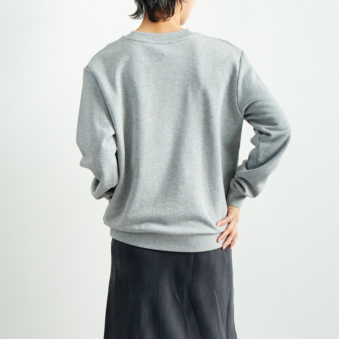 A.P.C. [アー・ペー・セー] VPC ロゴスウェット [GRAND-VPC] 92 GRIS CH &&モデル身長：160cm 着用サイズ：S&&