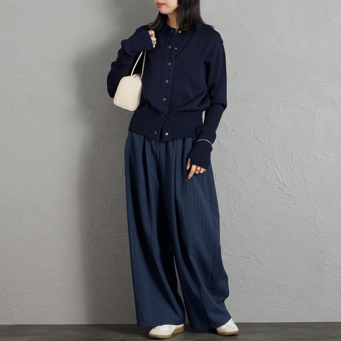 THE SHINZONE [ザ シンゾーン] ロングリブカーディガン [23AMSNI05] 85 NAVY &&モデル身長：162cm 着用サイズ：F0&&