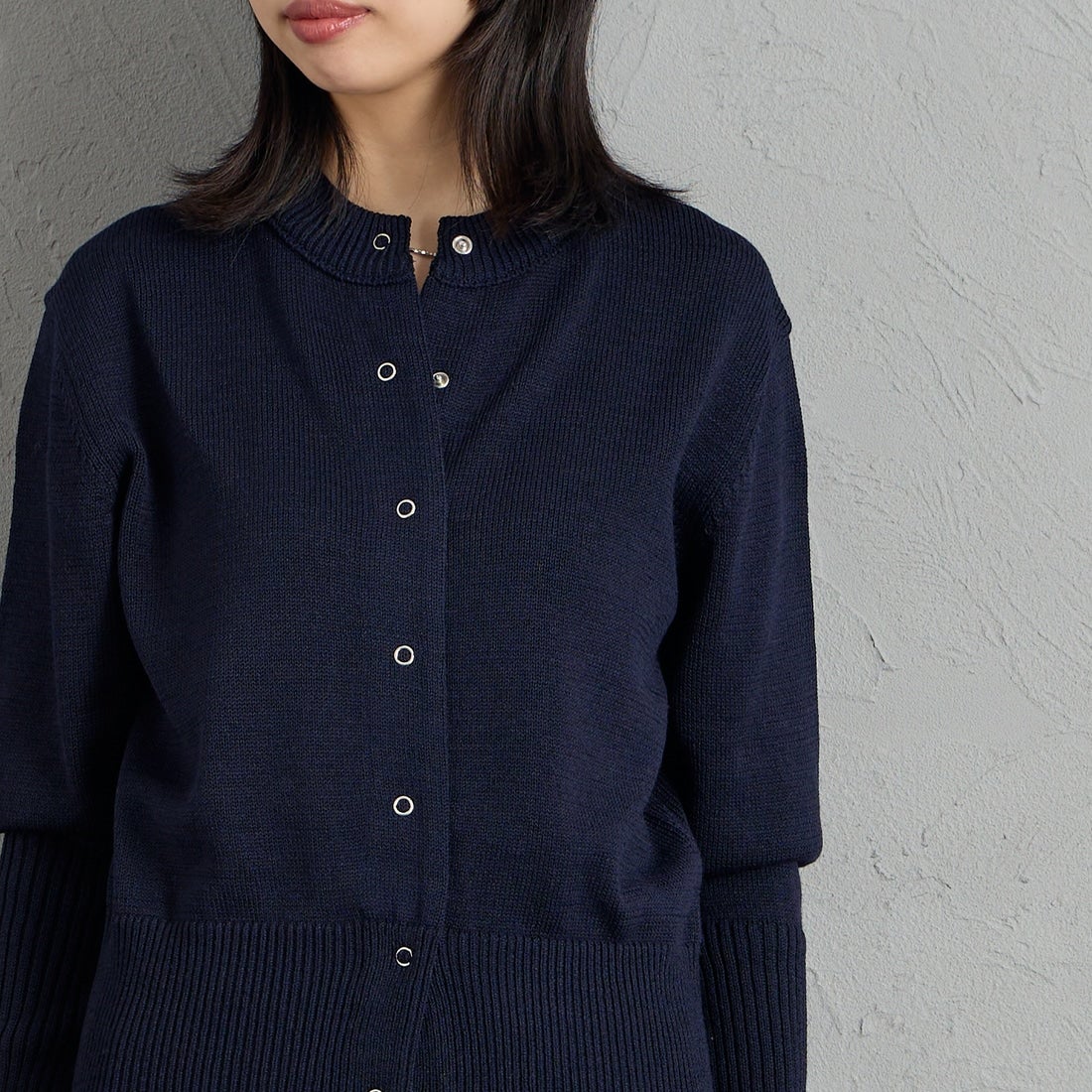THE SHINZONE [ザ シンゾーン] ロングリブカーディガン [23AMSNI05] 85 NAVY &&モデル身長：162cm 着用サイズ：F0&&
