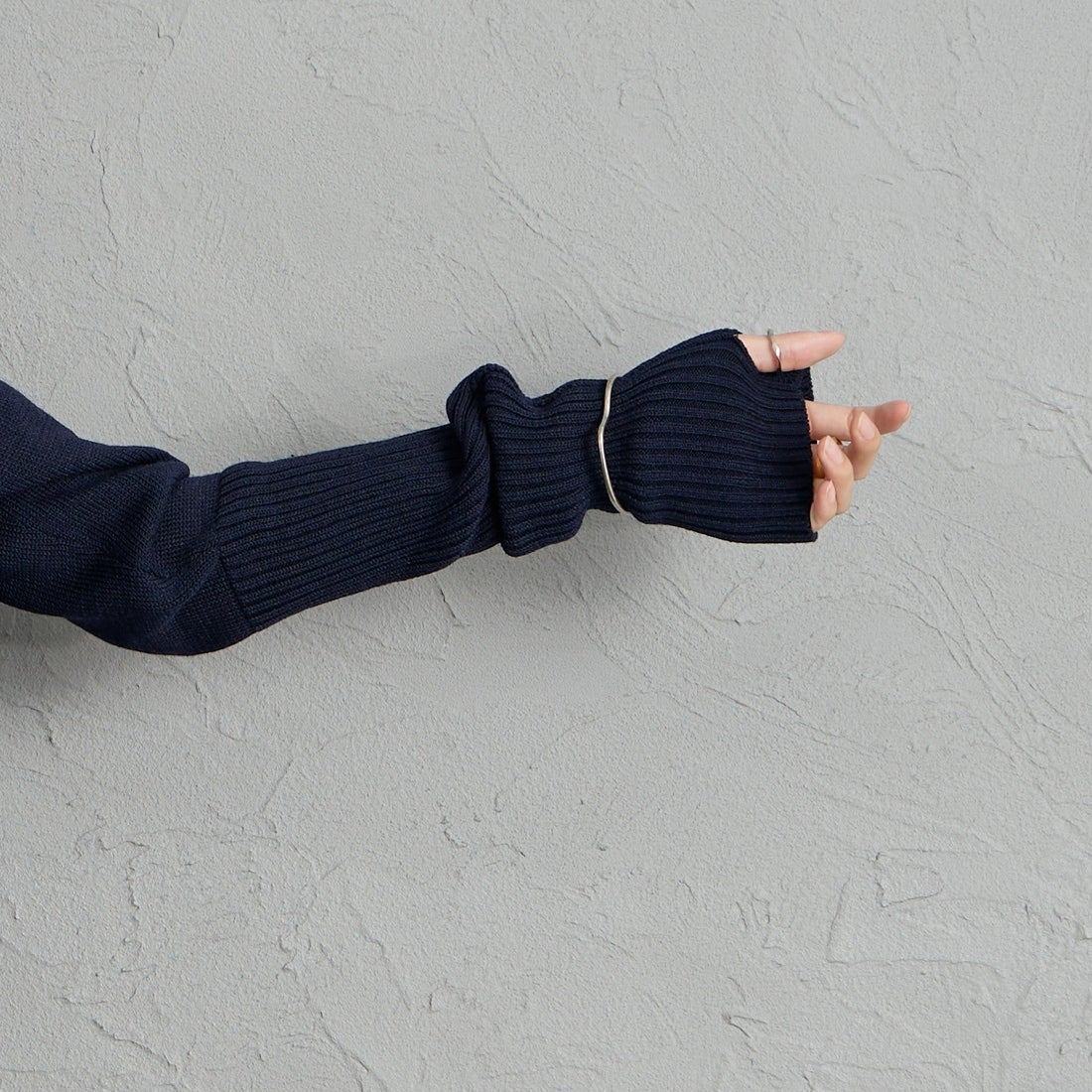THE SHINZONE [ザ シンゾーン] ロングリブカーディガン [23AMSNI05] 85 NAVY &&モデル身長：162cm 着用サイズ：F0&&