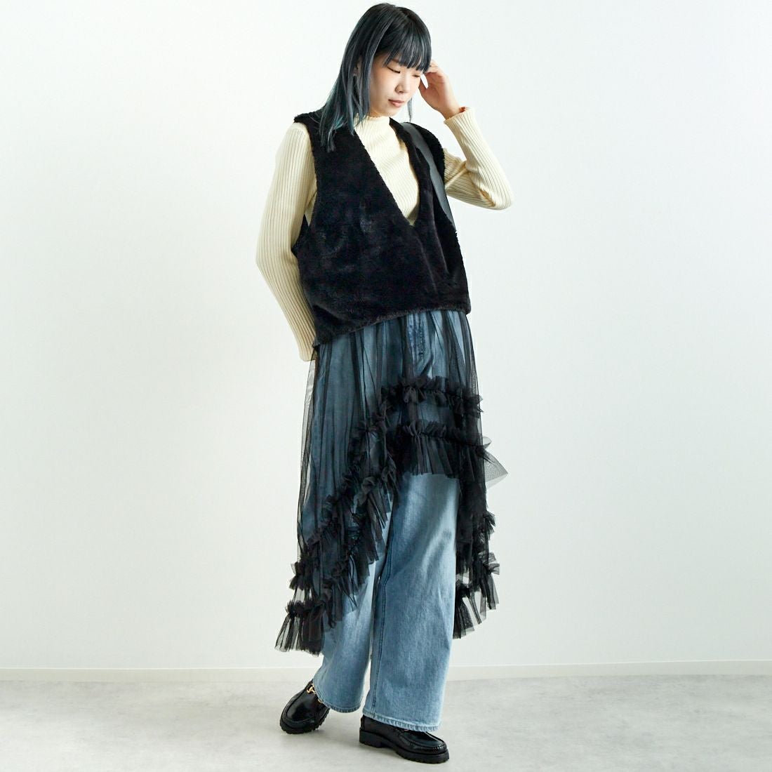 CHIGNON [シニヨン] アシメレイヤードチュールスカート [2344-063PT] BLACK &&モデル身長：167cm 着用サイズ：F&&