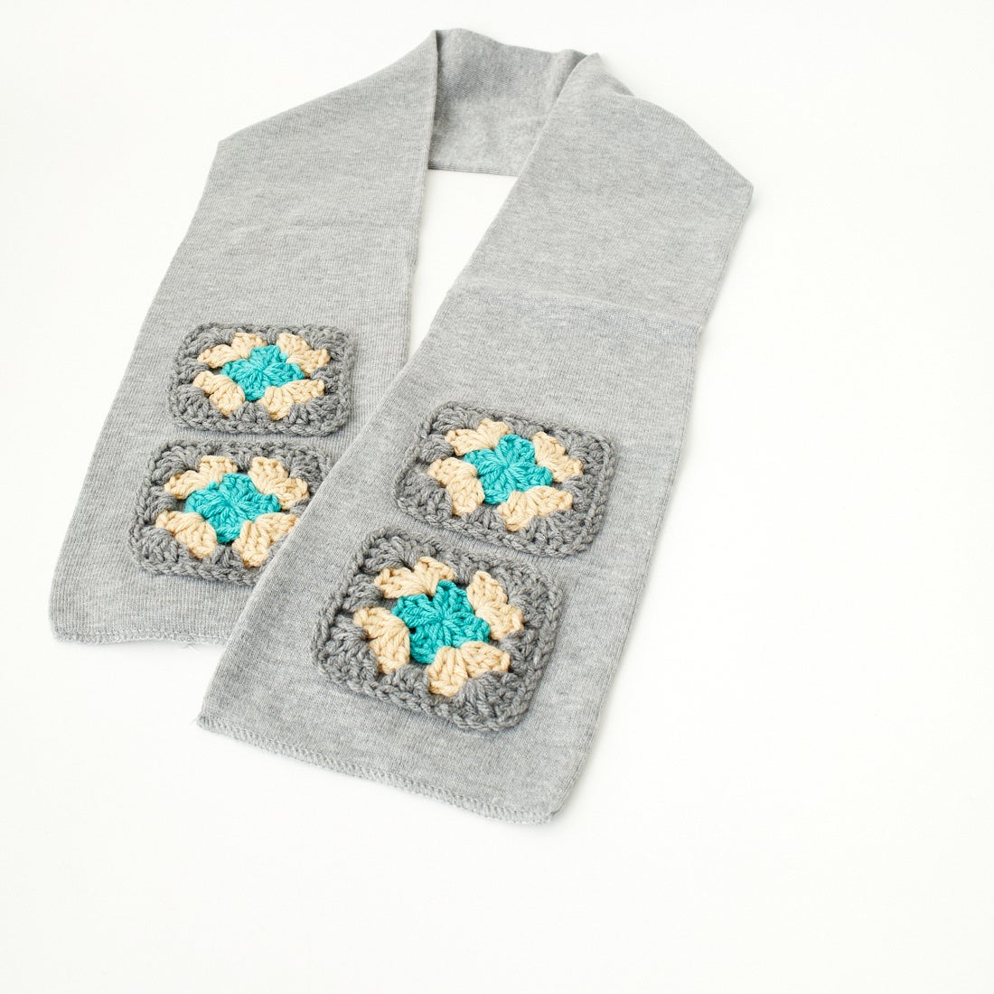 Mrs. G.B. [ミセスジービー] グラニーニットスカーフ [GRANNY-KNIT-SCARF] LIGHT GREY