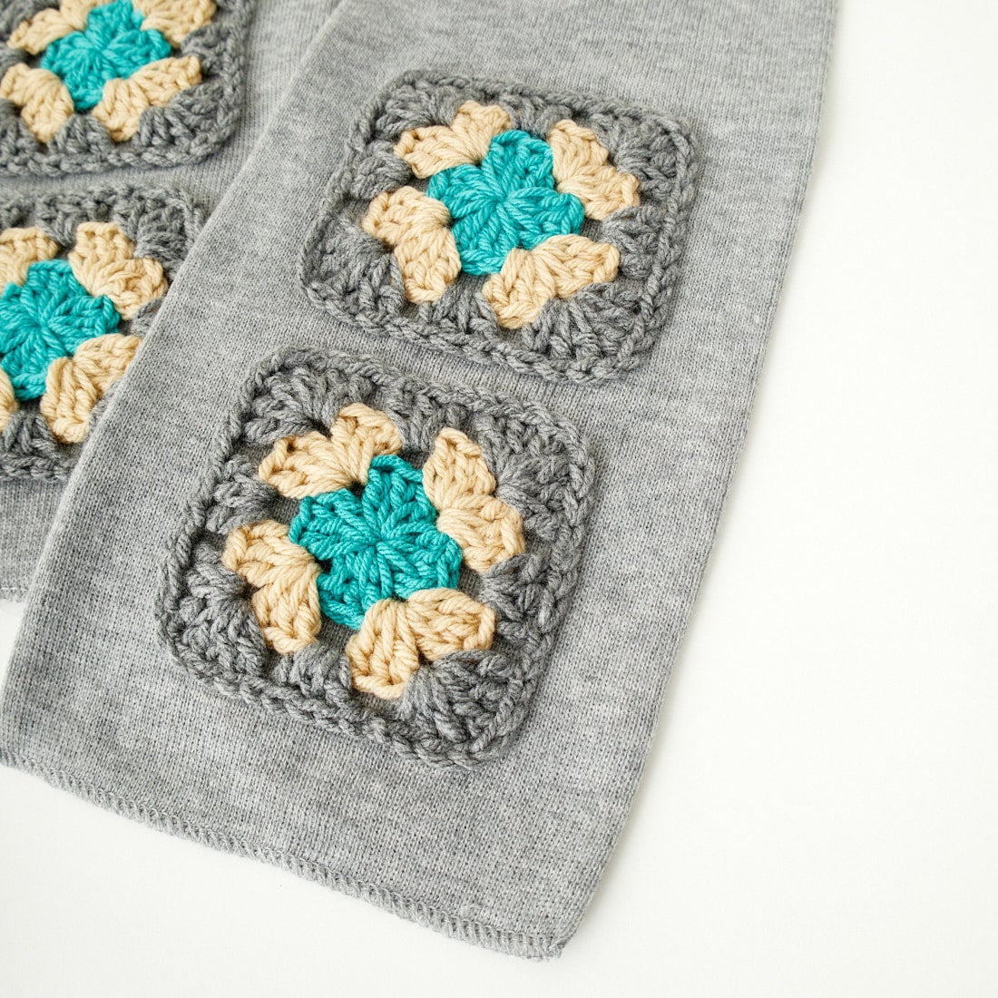 Mrs. G.B. [ミセスジービー] グラニーニットスカーフ [GRANNY-KNIT-SCARF] LIGHT GREY