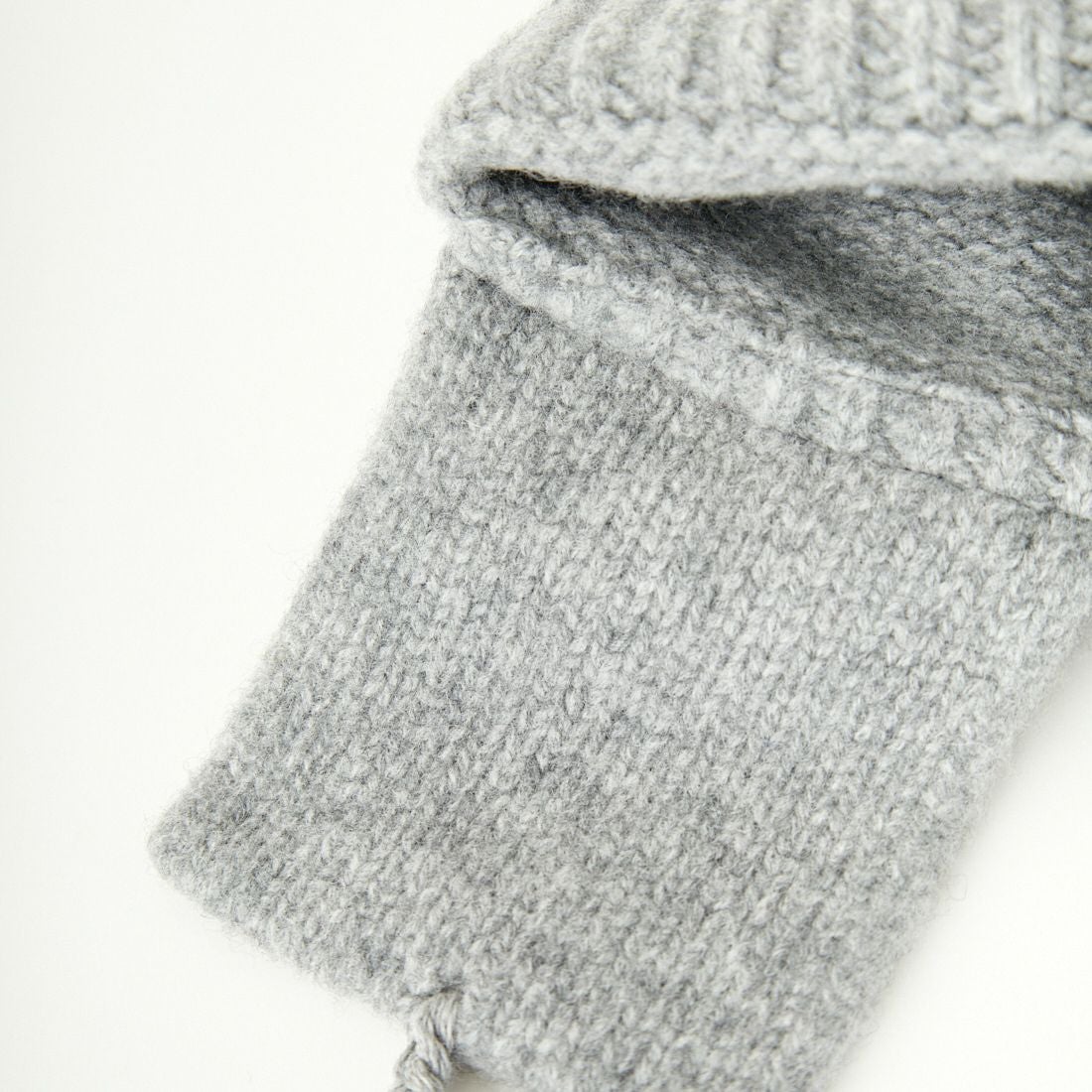 NINE TAILOR [ナインテイラー] Stalk Flap Watch ポンポンニット帽 [N-1318] L.GREY