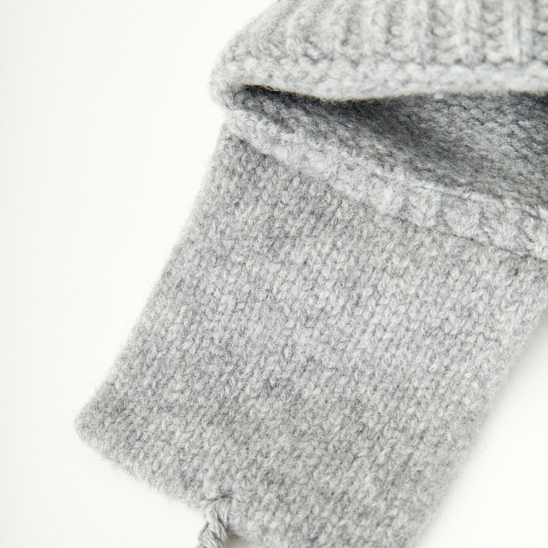 NINE TAILOR [ナインテイラー] Stalk Flap Watch ポンポンニット帽 [N-1318] L.GREY