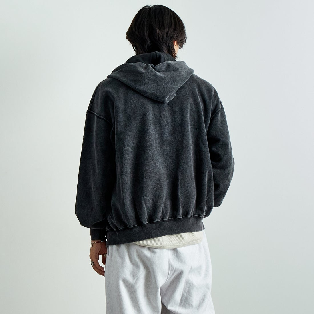 Jeans Factory Clothes [ジーンズファクトリークローズ] T/Cケミカルカコウウラケジップパーカー [2423-426IN] BLACK &&モデル身長：179cm 着用サイズ：L&&
