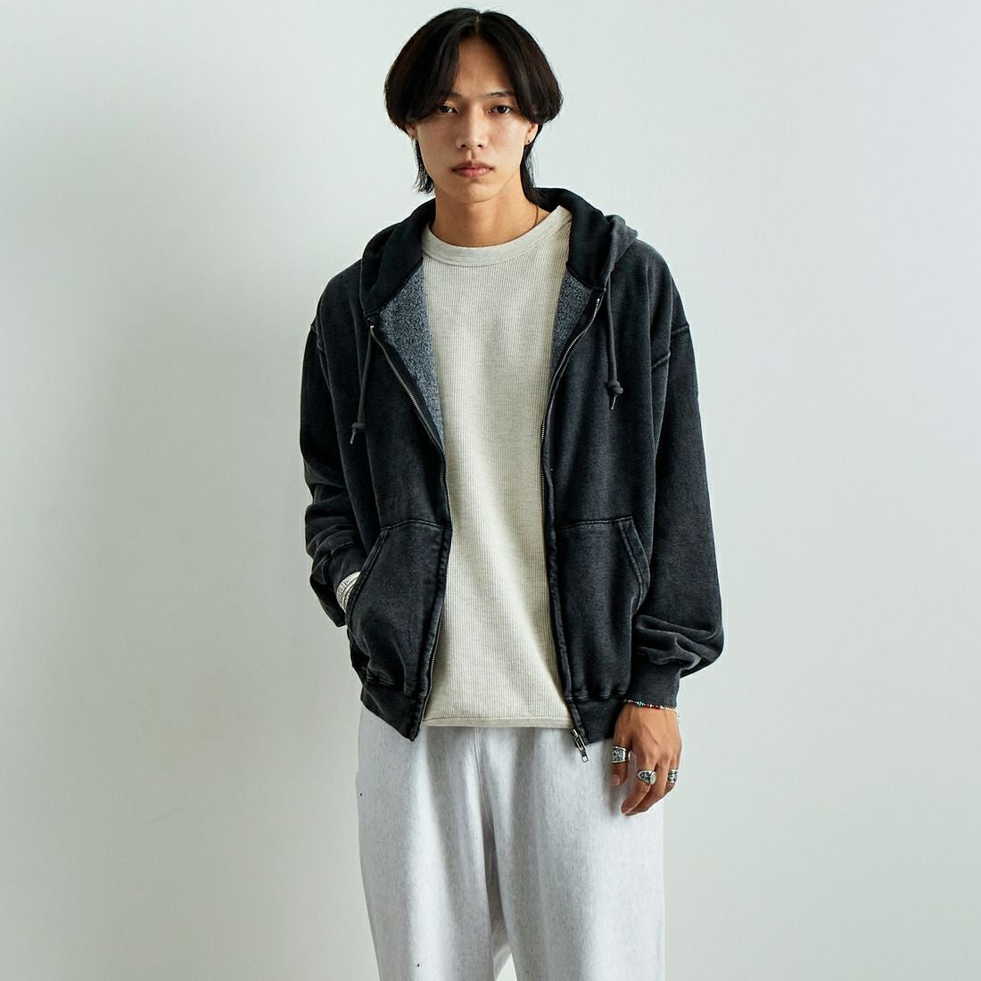 Jeans Factory Clothes [ジーンズファクトリークローズ] T/Cケミカルカコウウラケジップパーカー [2423-426IN] BLACK &&モデル身長：179cm 着用サイズ：L&&