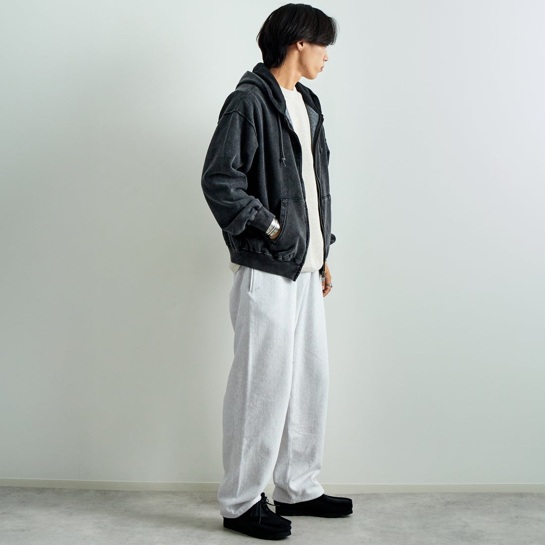 Jeans Factory Clothes [ジーンズファクトリークローズ] T/Cケミカルカコウウラケジップパーカー [2423-426IN] BLACK &&モデル身長：179cm 着用サイズ：L&&