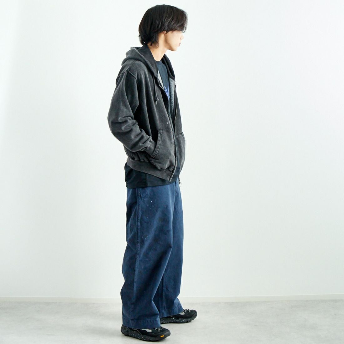 Jeans Factory Clothes [ジーンズファクトリークローズ] T/Cケミカルカコウウラケジップパーカー [2423-426IN] BLACK &&モデル身長：179cm 着用サイズ：L&&