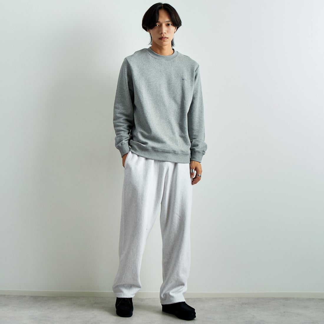 A.P.C. [アー・ペー・セー] ロゴ刺繍スウェット [APC-BRODE] 93 GRIS CH &&モデル身長：179cm 着用サイズ：M&&